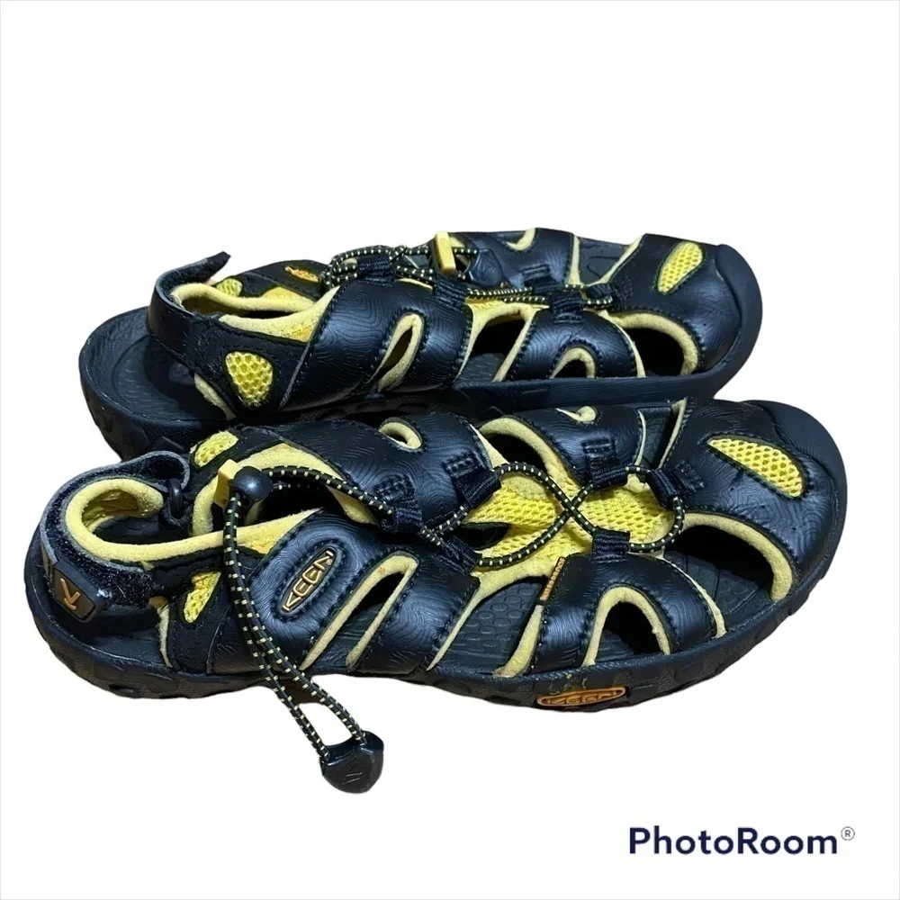 Keen Yellow Black Sandals Sz 4 Kids Youth Outdoors Caged Closed Toe